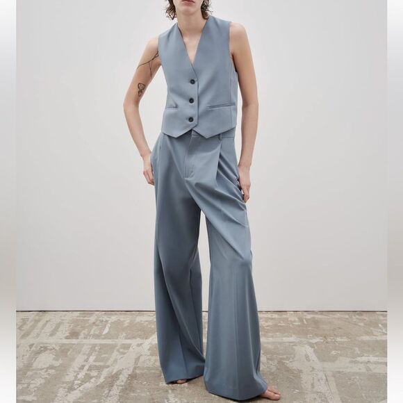 LAST CHANCE ZARA V-neck vest - Picture 1 of 10